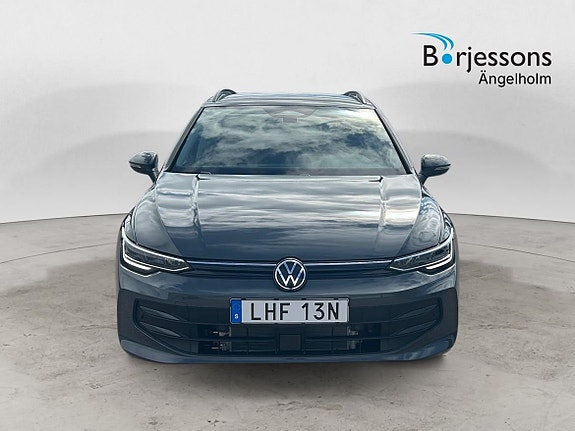 Volkswagen Golf VIII 5 of 9
