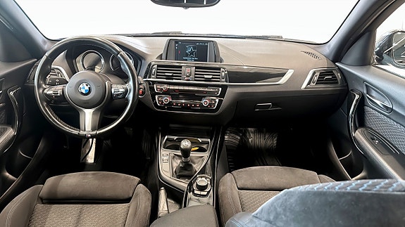 BMW 118i 4 of 5