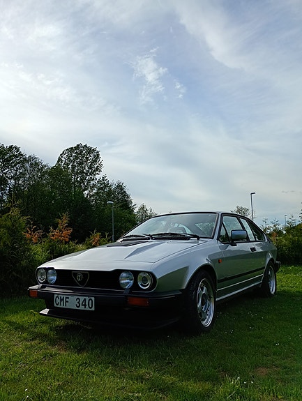 Alfa Romeo GTV 2 of 5