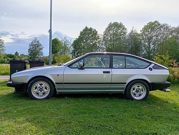 Alfa Romeo GTV 4 of 5