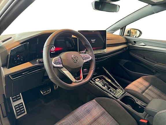 Volkswagen Golf VIII 7 of 24