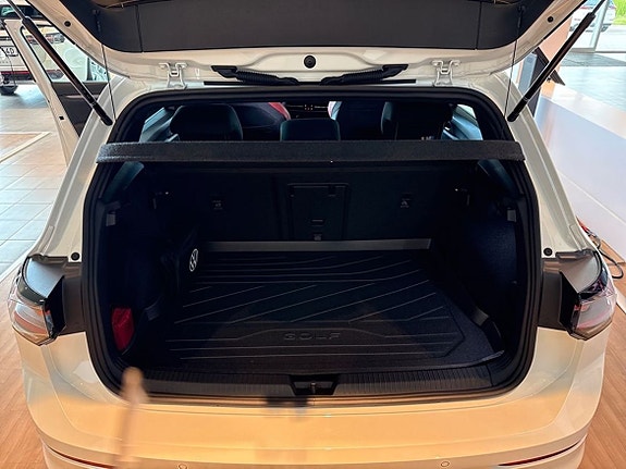 Volkswagen Golf VIII 24 of 24