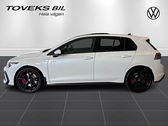 Volkswagen Golf VIII 2 of 24