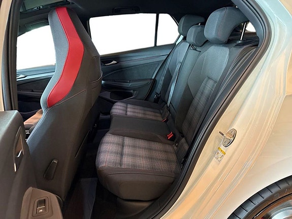 Volkswagen Golf VIII 23 of 24