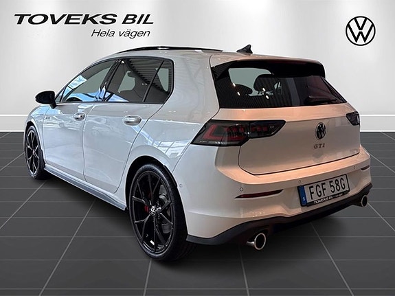 Volkswagen Golf VIII 3 of 24