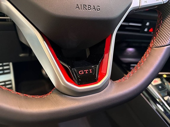 Volkswagen Golf VIII 11 of 24