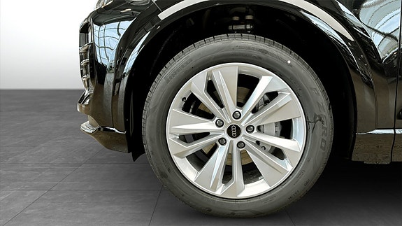 Audi Q6 e-tron 6 of 13