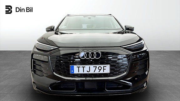 Audi Q6 e-tron 4 of 5