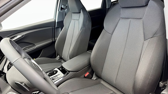 Audi Q6 e-tron 8 of 13