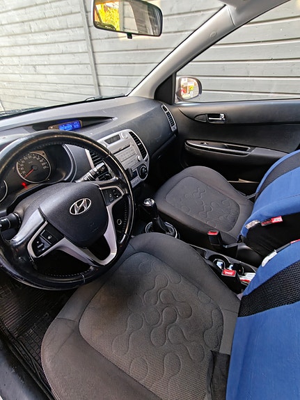 Hyundai i20 2 of 5