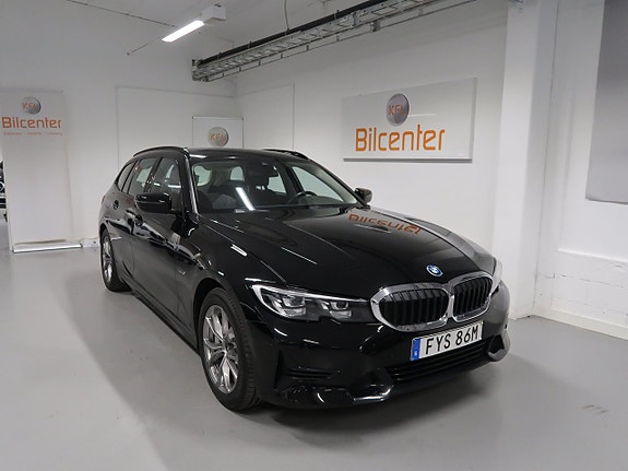 BMW 330e 3 of 5