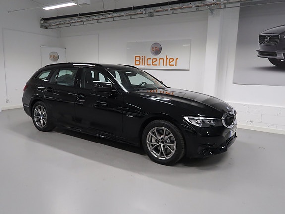 BMW 330e 4 of 5