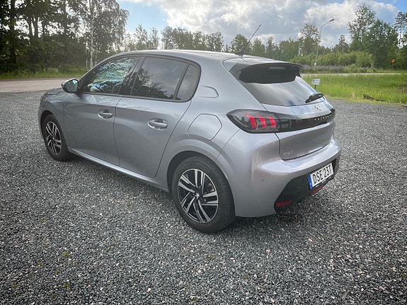 Peugeot 208 4 of 5