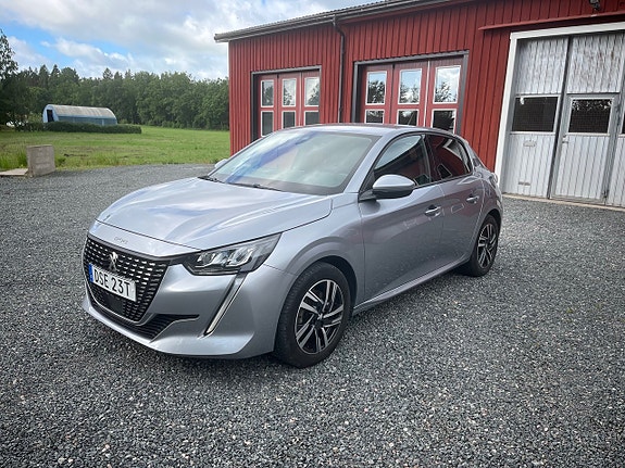 Peugeot 208 2 of 5