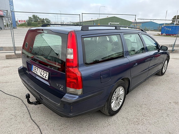Volvo V70 4 of 5