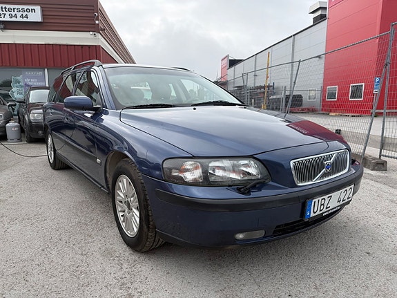 Volvo V70 3 of 5