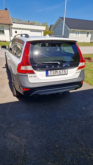 Volvo XC70 2 of 5