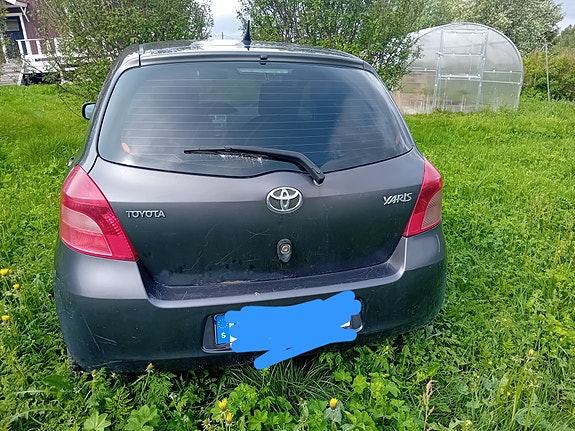 Toyota Yaris 2 of 5