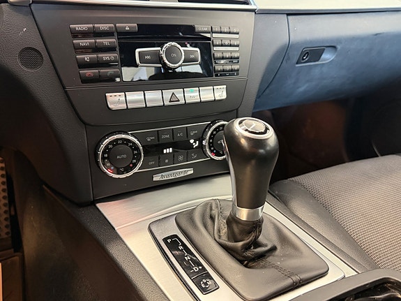 Mercedes-Benz C220 15 of 18
