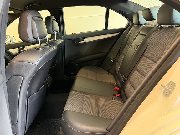 Mercedes-Benz C220 11 of 18