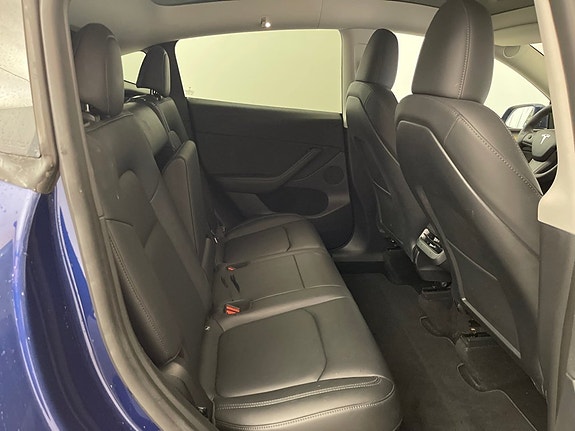 Tesla Model Y 8 of 10