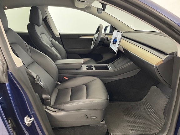 Tesla Model Y 7 of 10