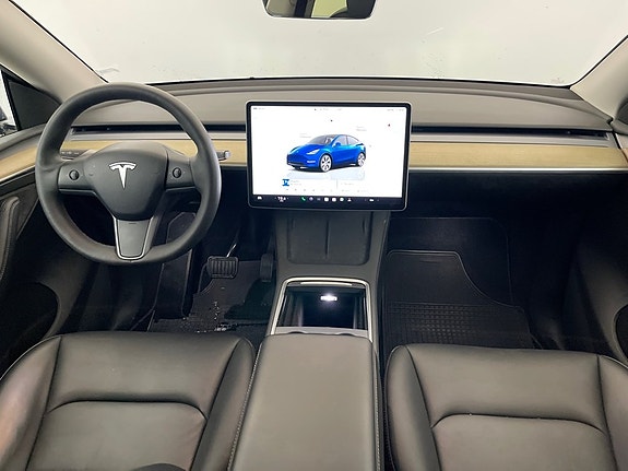 Tesla Model Y 6 of 10