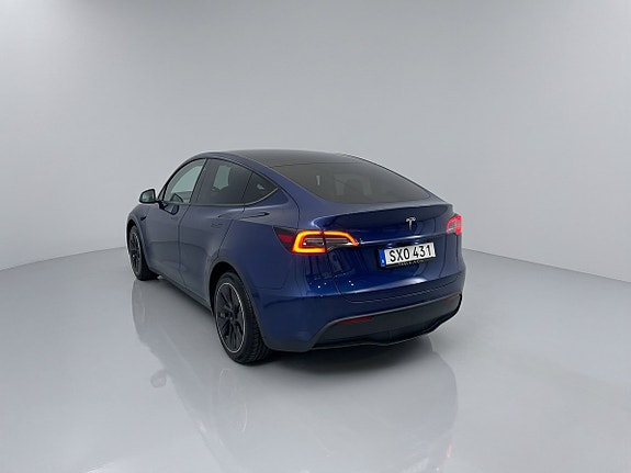 Tesla Model Y 4 of 10