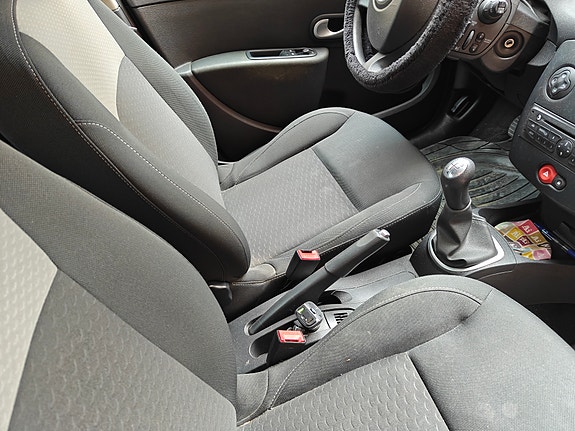 Renault Clio 8 of 9
