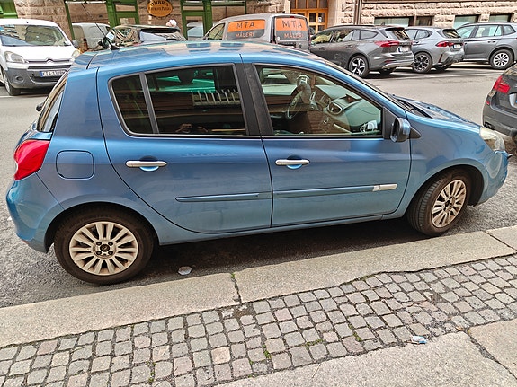 Renault Clio 6 of 9