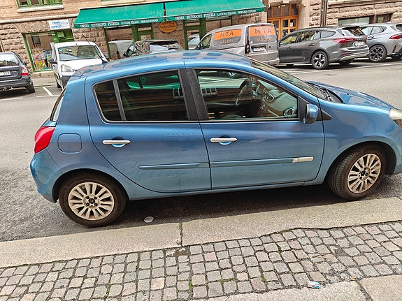 Renault Clio 2 of 5