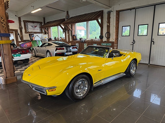 Chevrolet Corvette 3 of 5