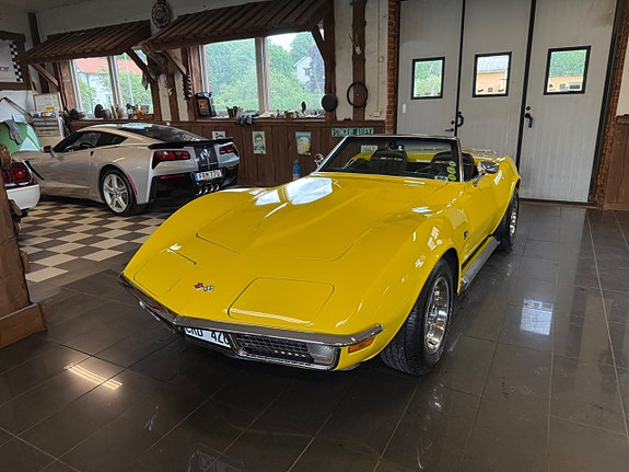 Chevrolet Corvette 4 of 5
