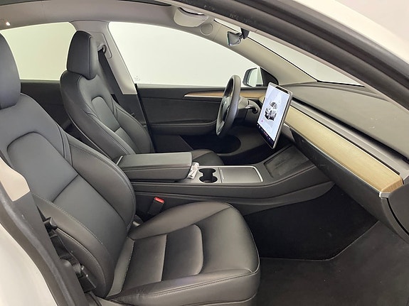 Tesla Model Y 7 of 10