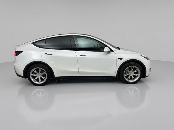 Tesla Model Y 5 of 10