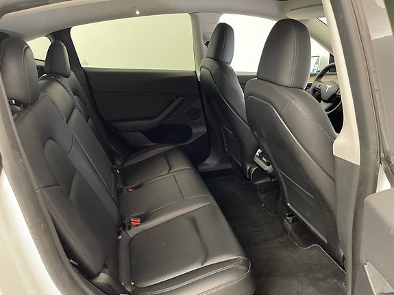 Tesla Model Y 8 of 10