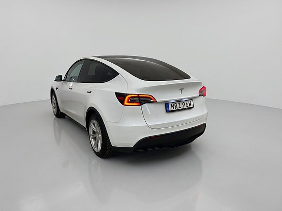 Tesla Model Y 4 of 10
