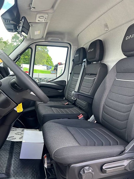 Iveco Daily 72C14G A8 CNG Skåpbil med Z-Lift 11 of 12