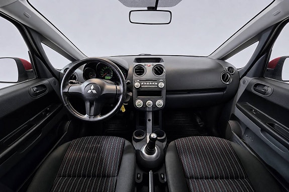 Mitsubishi Colt 11 of 18