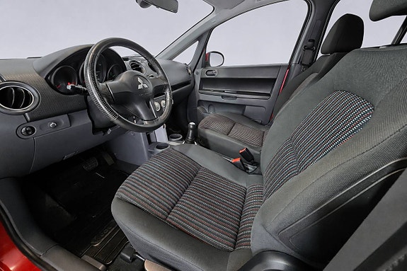 Mitsubishi Colt 8 of 18