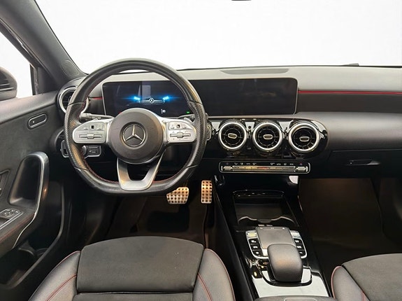 Mercedes-Benz A200 3 of 4