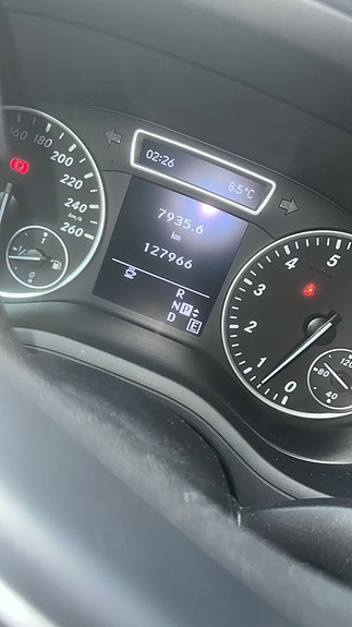 Mercedes-Benz B200 3 of 5