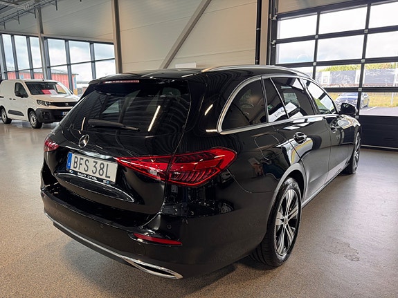 Mercedes-Benz C300 3 of 5