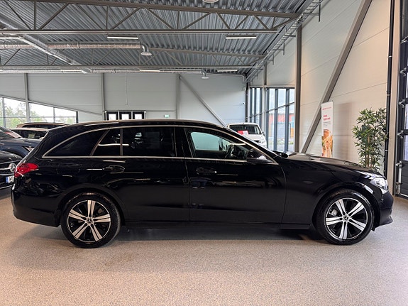 Mercedes-Benz C300 2 of 5