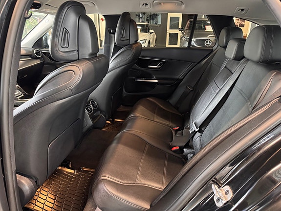 Mercedes-Benz C300 11 of 23