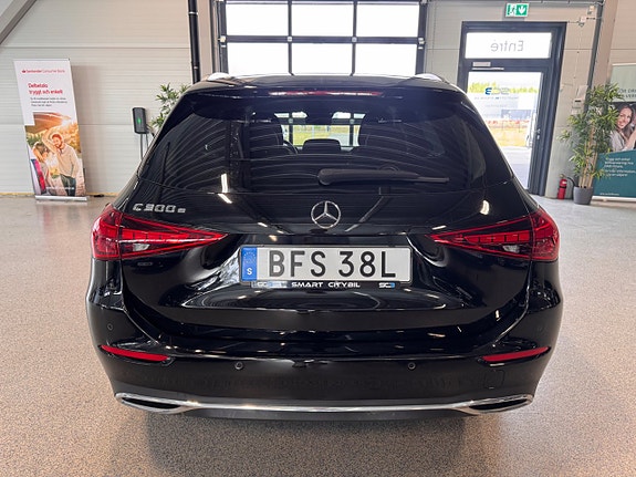 Mercedes-Benz C300 4 of 5