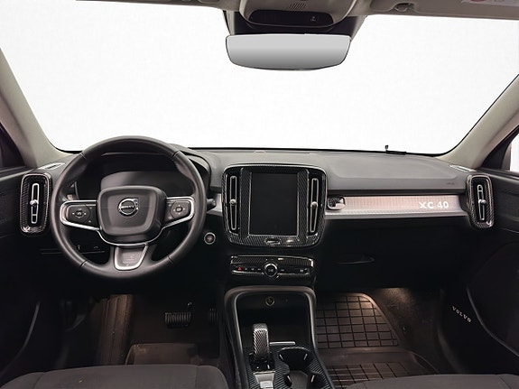 Volvo XC40 12 of 30