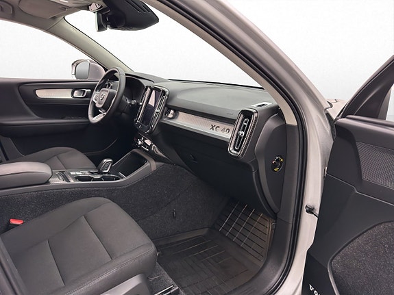 Volvo XC40 14 of 30