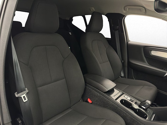 Volvo XC40 15 of 30