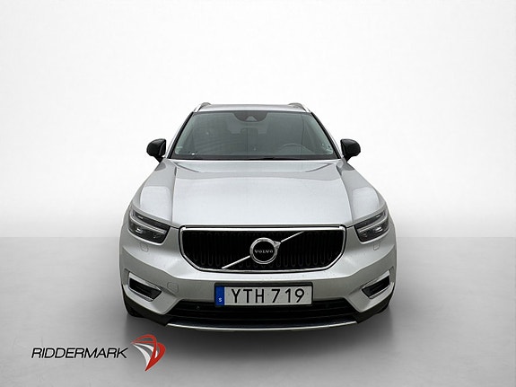 Volvo XC40 2 of 5